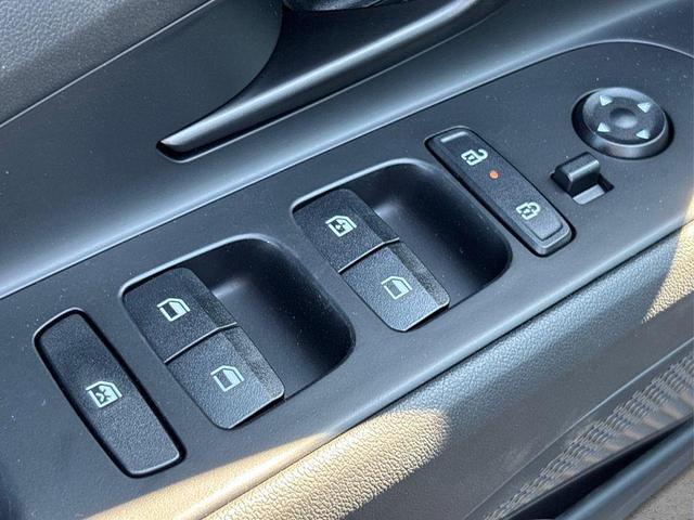 Photo of 2025 Amazon Gray Hyundai ELANTRA HEV