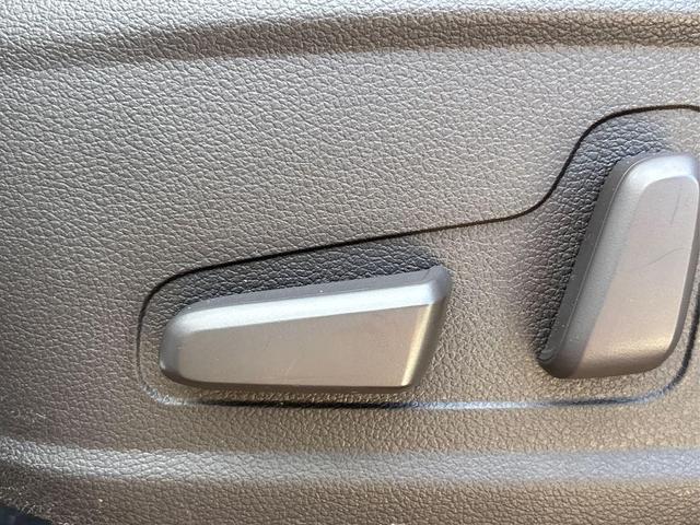 Photo of 2020 Shimmering Silver Pearl Hyundai SANTA FE