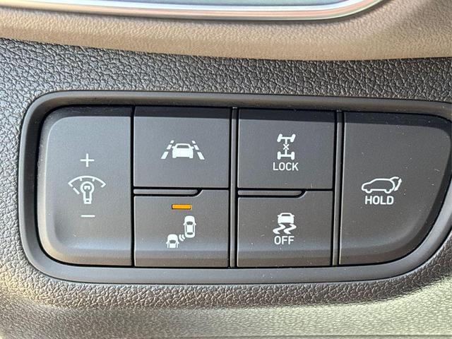 Photo of 2020 Shimmering Silver Pearl Hyundai SANTA FE