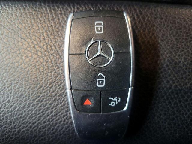 Photo of 2022 Gray Mercedes-Benz GLE 350