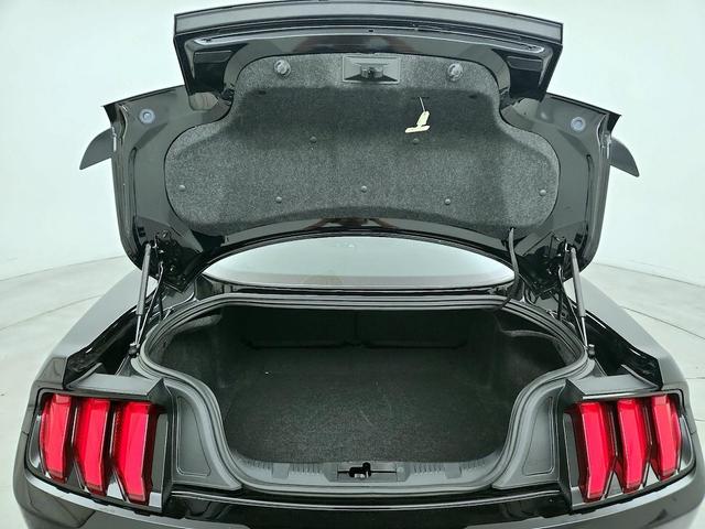 Photo of 2022 Black Ford Mustang