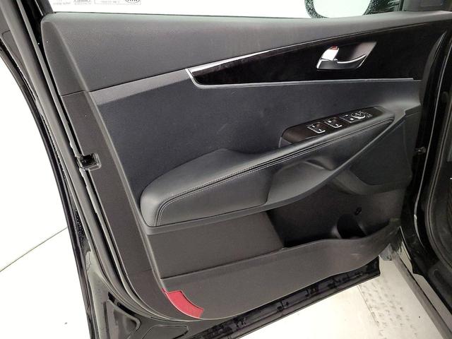 Photo of 2016 Black Kia Sorento