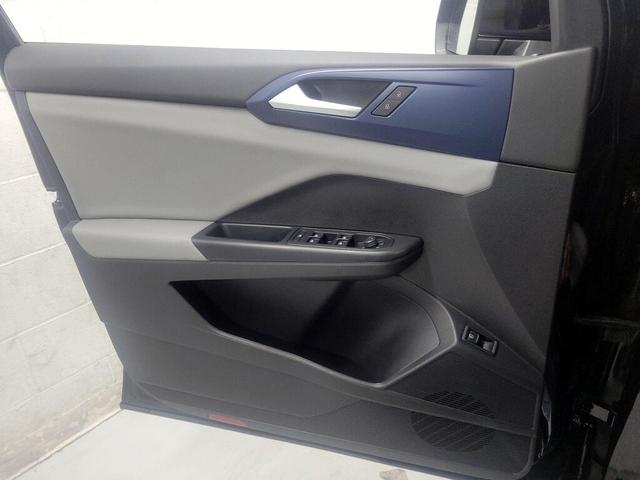 Photo of 2022 Black Volkswagen Taos
