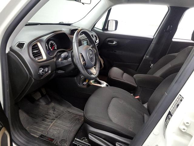 Photo of 2016 White Jeep Renegade