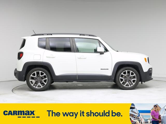 Photo of 2016 White Jeep Renegade