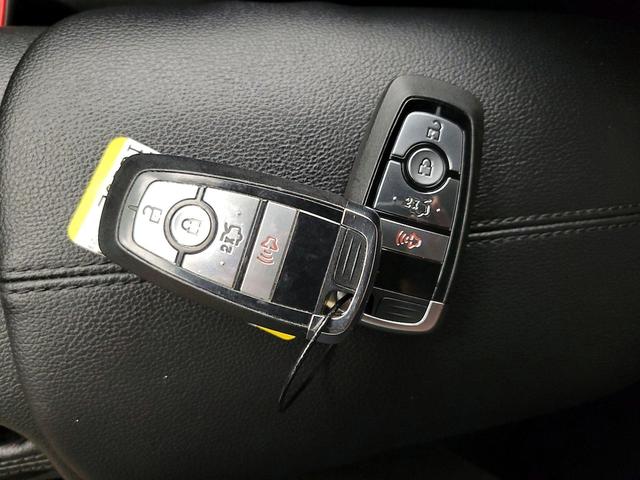 Photo of 2023 White Ford Mustang