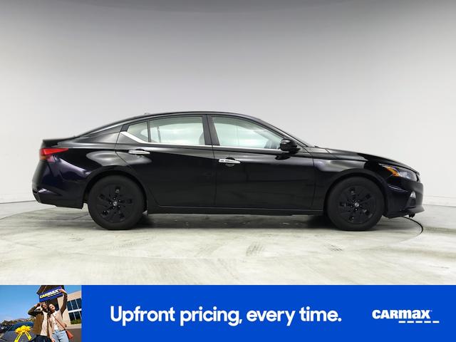 Photo of 2020 Black Nissan Altima