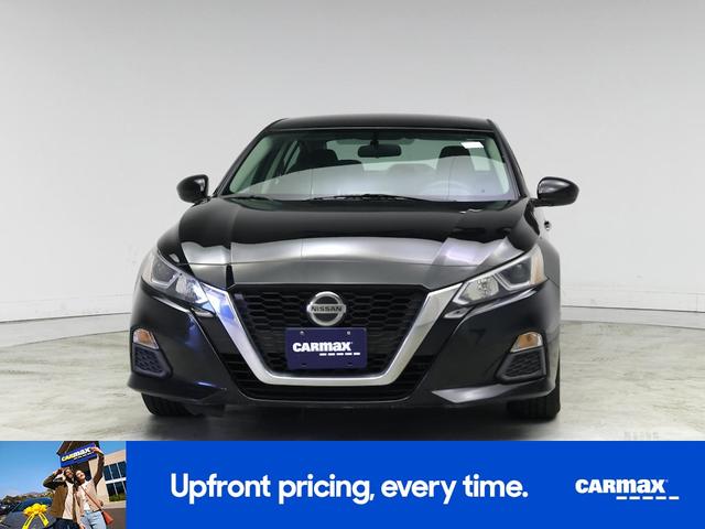 Photo of 2020 Black Nissan Altima
