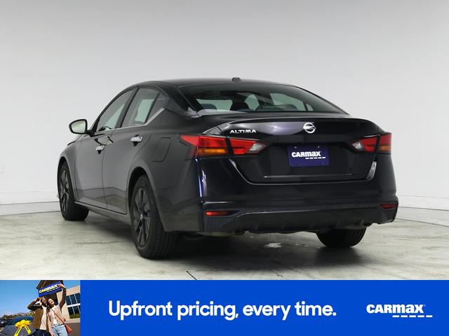 Photo of 2020 Black Nissan Altima
