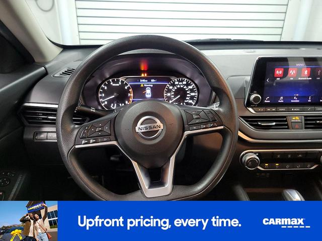Photo of 2020 Black Nissan Altima