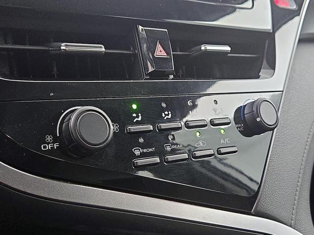 Photo of 2021 White Toyota Camry