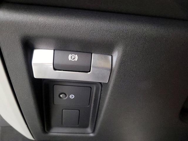 Photo of 2022 Black Land Rover Defender