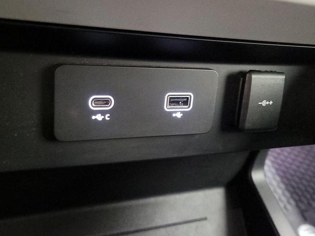 Photo of 2022 Black Land Rover Defender
