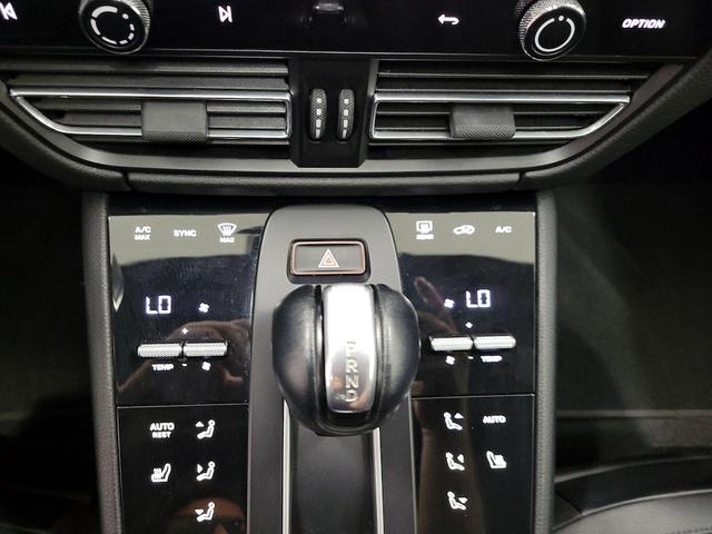 Photo of 2022 Black Porsche Macan