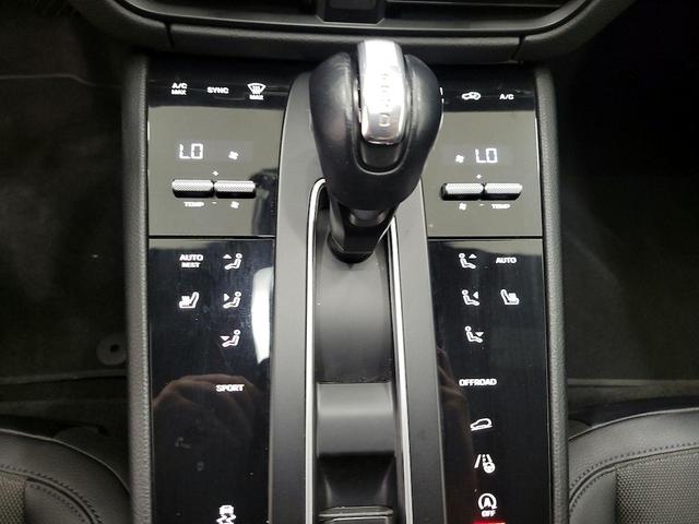 Photo of 2022 Black Porsche Macan