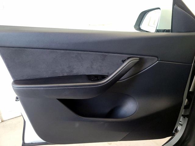 Photo of 2020 White Tesla Model Y