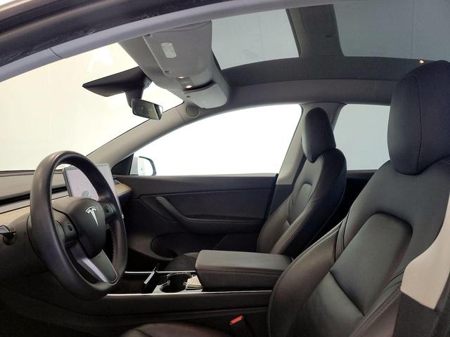 Photo of 2020 White Tesla Model Y