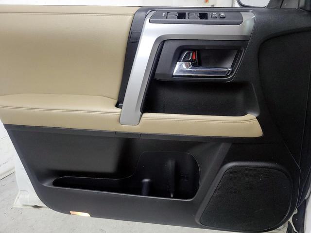 Photo of 2018 White Toyota 4Runner