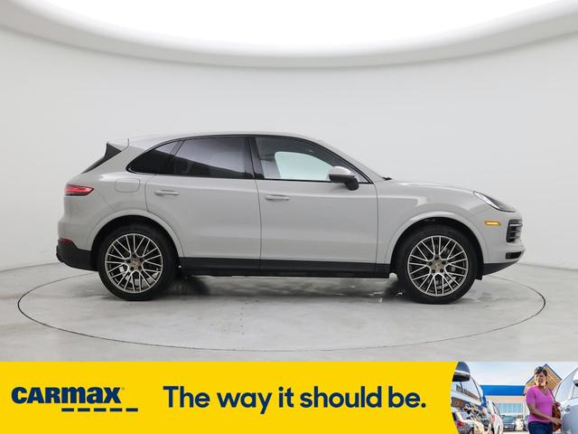 Photo of 2023 Gray Porsche Cayenne