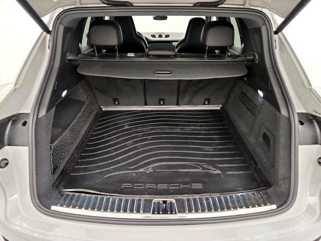 Photo of 2023 Gray Porsche Cayenne