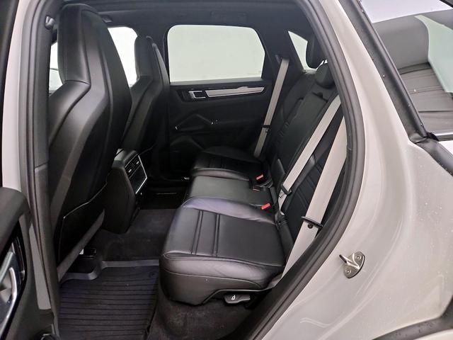 Photo of 2023 Gray Porsche Cayenne