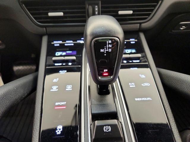 Photo of 2023 Gray Porsche Cayenne