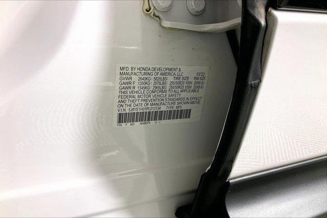 Photo of 2023 White Acura MDX