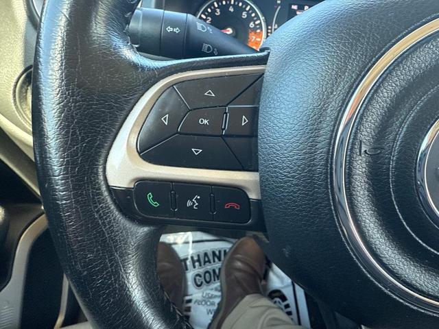 Photo of 2015 Alpine White Jeep Renegade