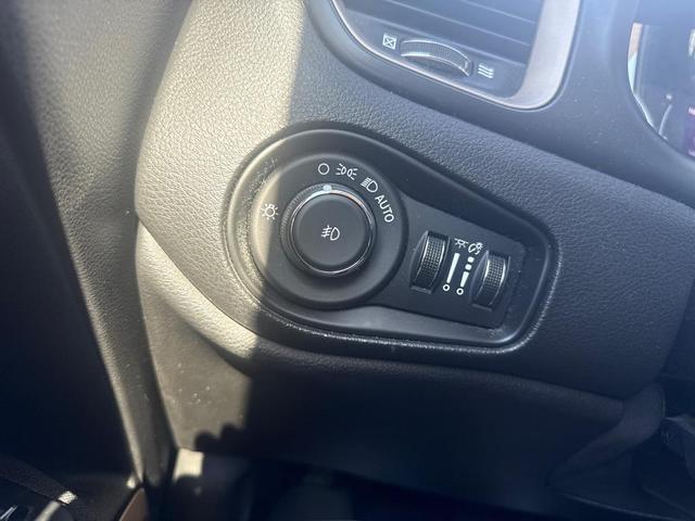 Photo of 2015 Alpine White Jeep Renegade