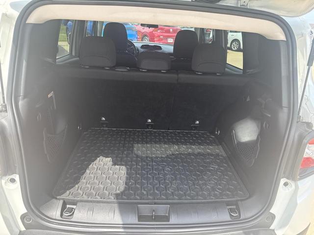Photo of 2018 White Jeep Renegade