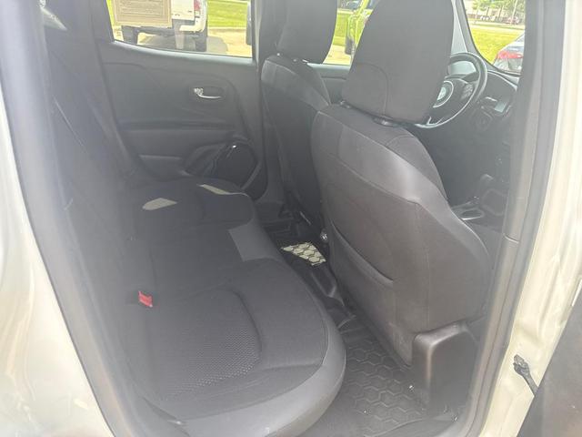 Photo of 2018 White Jeep Renegade