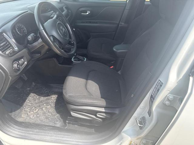 Photo of 2018 White Jeep Renegade