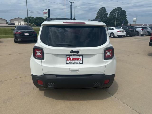 Photo of 2018 White Jeep Renegade
