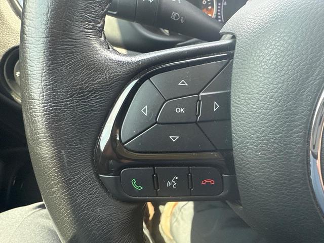 Photo of 2018 White Jeep Renegade
