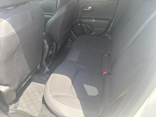 Photo of 2018 White Jeep Renegade
