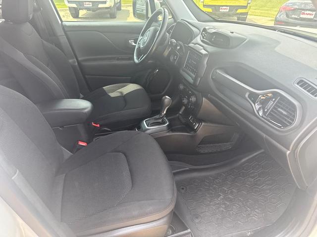 Photo of 2018 White Jeep Renegade