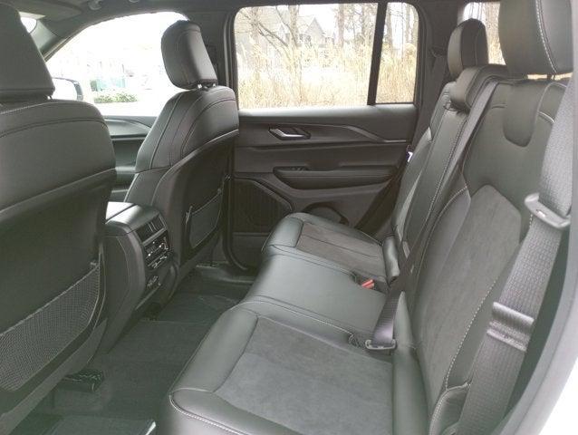 Photo of 2025 Bright White Clearcoat Jeep Grand Cherokee