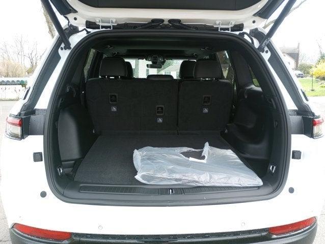 Photo of 2025 Bright White Clearcoat Jeep Grand Cherokee