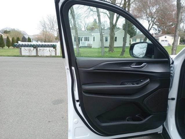 Photo of 2025 Bright White Clearcoat Jeep Grand Cherokee