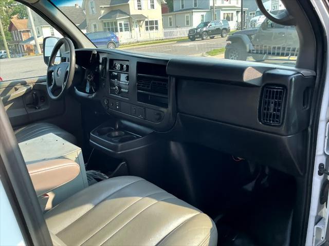 Photo of 2015 Summit White GMC Savana 3500