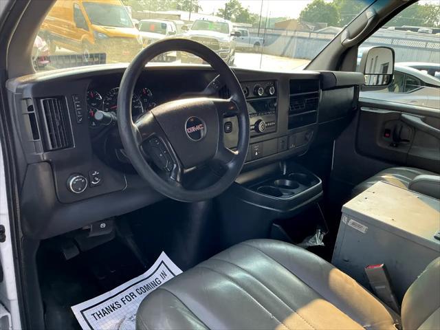 Photo of 2015 Summit White GMC Savana 3500