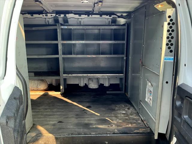Photo of 2015 Summit White GMC Savana 3500