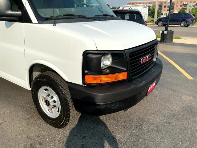 Photo of 2015 Summit White GMC Savana 3500
