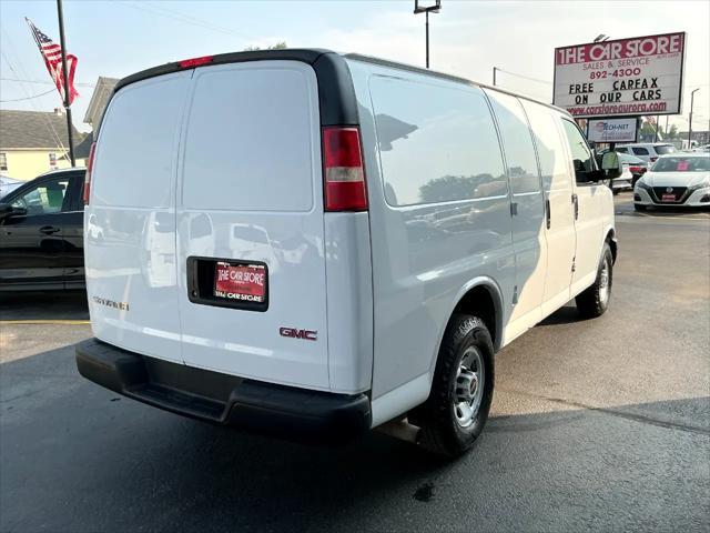 Photo of 2015 Summit White GMC Savana 3500