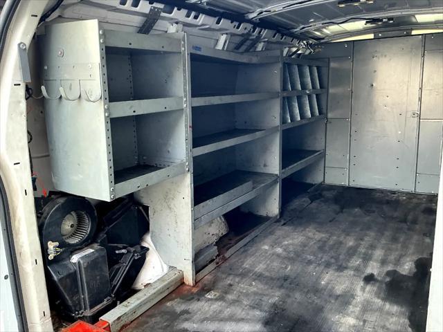 Photo of 2015 Summit White GMC Savana 3500