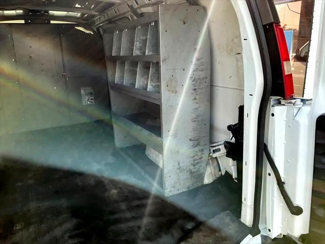 Photo of 2015 Summit White GMC Savana 3500