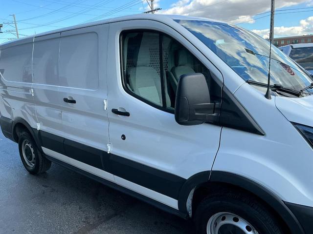 Photo of 2018 Oxford White Ford Transit-250