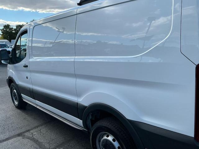 Photo of 2018 Oxford White Ford Transit-250
