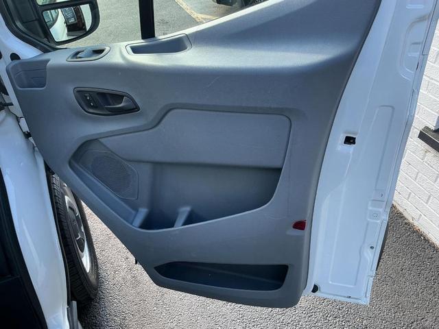 Photo of 2018 Oxford White Ford Transit-250