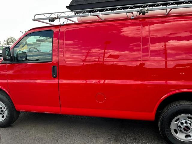 Photo of 2017 Cardinal Red GMC Savana 3500